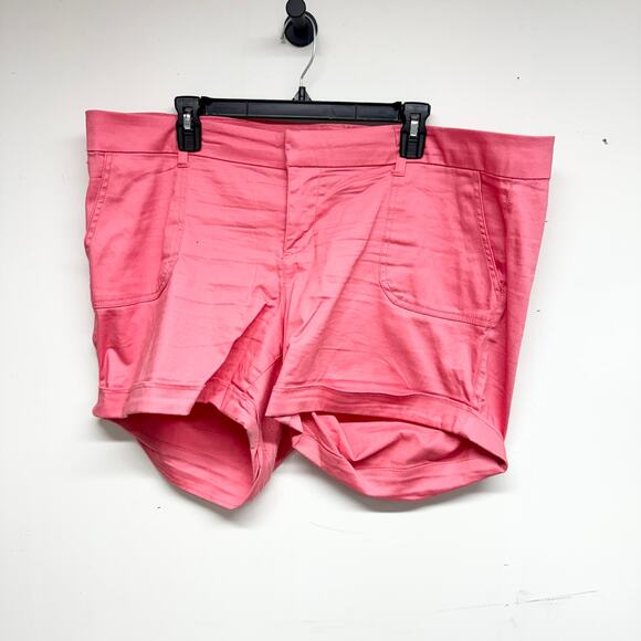 Torrid Women Low Waisted Button Closure Chino Shorts in pink Size 18 - Picture 1 of 3